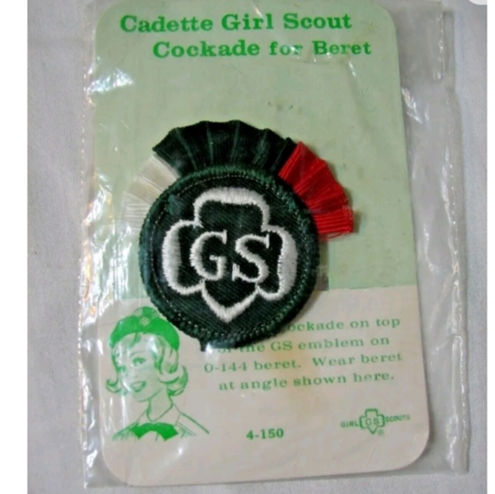 New Vintage Cadette Girl Scout Cockade for Beret Original Package  4-150